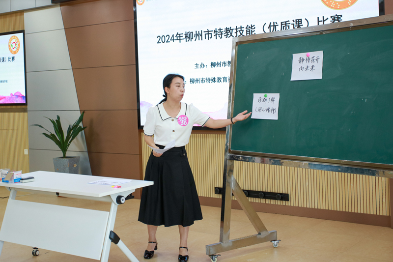 融合教师组38号选手技能比赛现场2.jpg ""